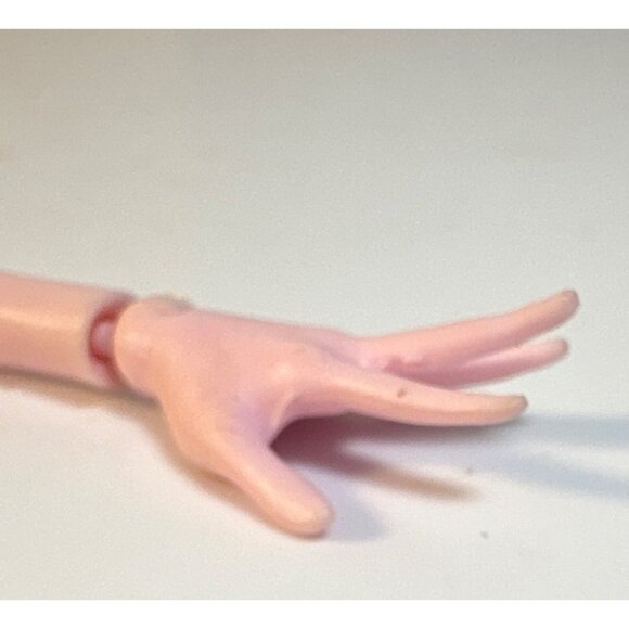 Monster High Left Hand and Arm for G1 Draculaura Doll - Picture 2 of 5